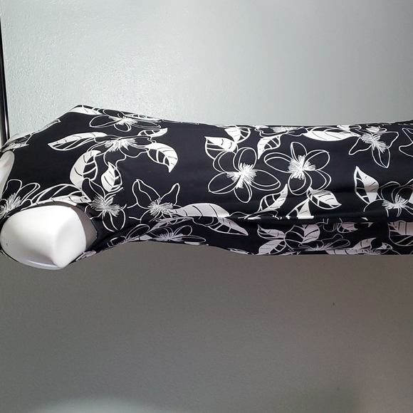 CLIO 2-piece outfit. Dress/Shirt Jacket. Black/White Floral. Sz. S. - Picture 7 of 11